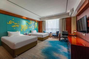 Starway Hotel Nanchang Honggu Middle Avenue Qiushui Square