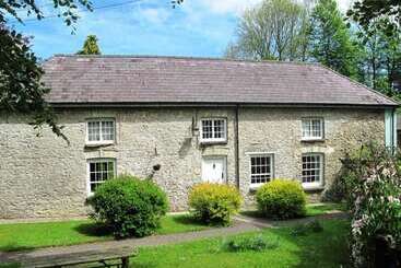 Beautiful Large Rural Cottage Near Pencader