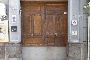 تختخواب و صبحانه La Chambre Duomo