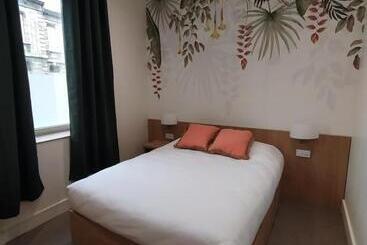 Bloom Hostel Bar & Garden