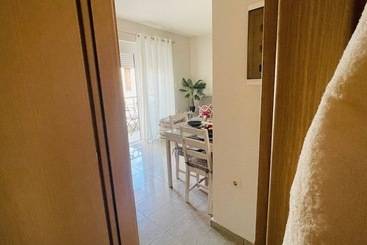 Cozy Nest   2min To Beach, 6min Walk To Old Town