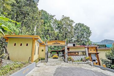 בית מלון כפרי D'jamus Resort Telaga Ngebel By Oyo