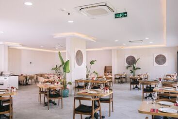 فندق Ramada By Wyndham Cesme