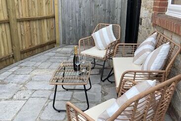 The Lodge Hideaway   Studio Style, Simple Luxury