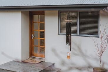 بنسيون Modern 3br With Gardens In Waramanga