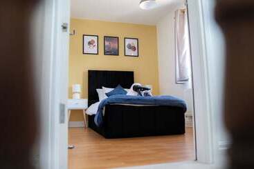 דירת נופש Stunning 6 Bed House In Milton Keynes