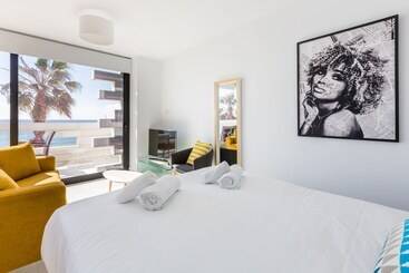 מלון דירות Seafront Calabeach