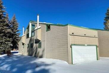 Сельский дом Timber House