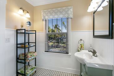 茅舍 Charming Old Northwood Home ~ 3 Mi To Beach!