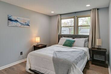 کلبه Louisville Home W/ Fenced Yard: 10 Mi To Downtown!