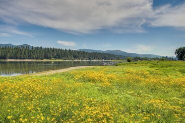 茅舍 Newport Riverfront Home W/ Deck + Fire Pit!