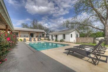 별장 Schubert Inn Suite A With Pool Grill   2blks To Main