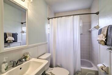 بيت ريفى St Petersburg Hideaway W/ Fire Pit & Grill!