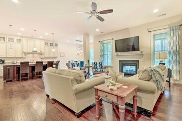 بيت ريفى Ocean View Getaway W/ Resort Access & Porch!