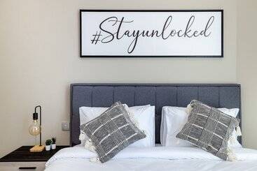 هتل آپارتمان Unlock Waters Edge