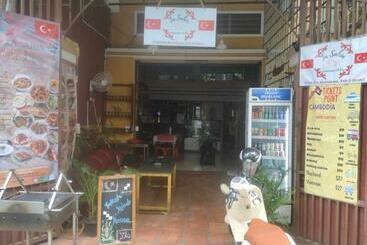 Tasahin Hostel & Turkish Restaurant & Bar