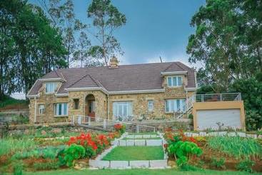 شاليه Little England By Celeste