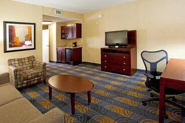 فندق Fairfield Inn & Suites By Marriott Atlanta Stockbridge