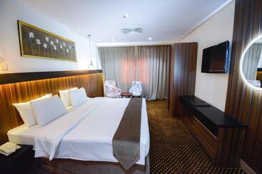 Отель Reef Global