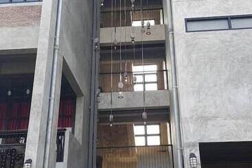 فندق Rumpai Loft Habitat