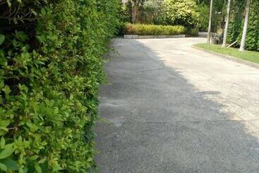 בית מלון כפרי Srisomthai