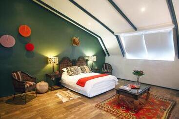 کلبه Marianne Wine Estate