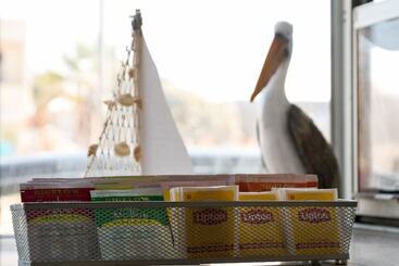 Мотель The Shores Inn