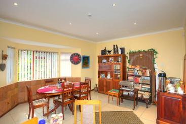 پانسیون Amanzi Guest House