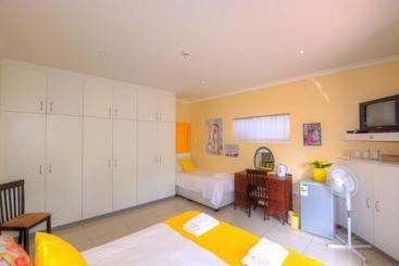 پانسیون Amanzi Guest House