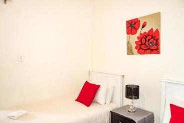 پانسیون Amanzi Guest House