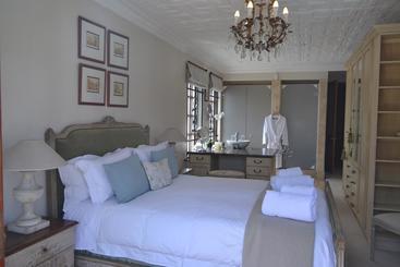 پانسیون Doveton House