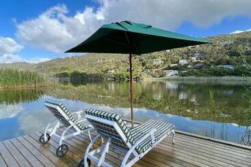 پانسیون Moontide Riverside Lodge