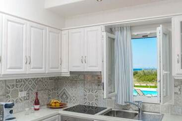 Жильё для туристов Sea & Olives Holiday Villas And Suites