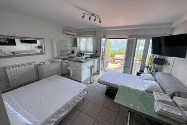 تختخواب و صبحانه La Terrazza Sul Lago