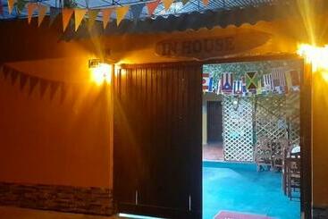 هاستل Hospedaje In House