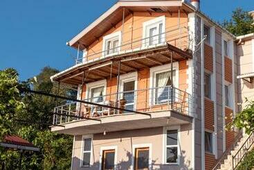 فندق صغير Komika Konaklama Bungalov