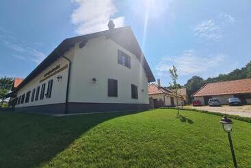 בית מלון כפרי Eco Ribellium