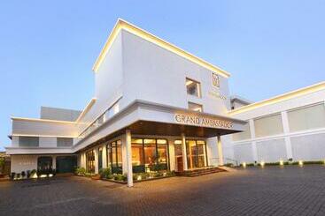 酒店 The Grand Ambassador