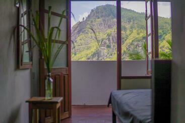 La Vista Hostel & Guesthouse