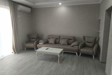 فندق صغير Alpede In Zestafoni