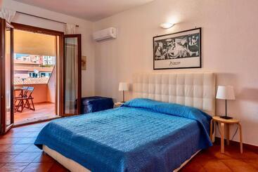 هتل آپارتمان Isa Residence With Swimming Pool In Santa Teresa Di Gallura