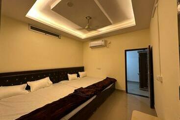 Отель Tanodiya Palace&