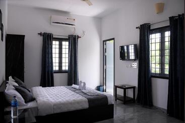 酒店 Sizzling Inn Pondy