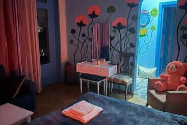 پانسیون Napoli Nataxtari Hotel,pool,bar