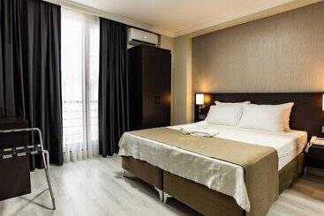 בית מלון כפרי Mays Royal