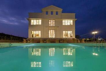 בית מלון כפרי Nanded Boutique Retreat