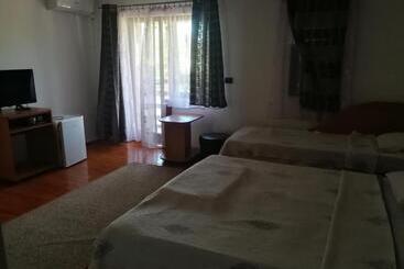 膳宿费 Vila Marina