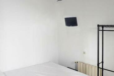 הוסטל L Hostalet Guesthouse