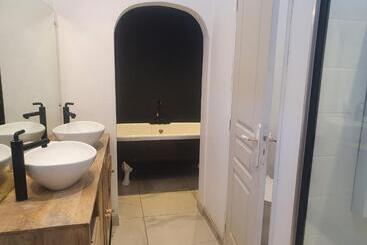 مبيت وإفطار Royale M.a