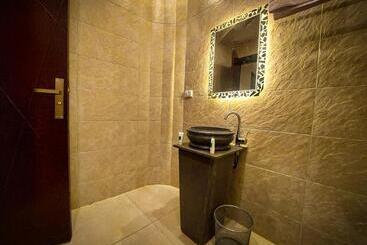 هتل Jumeirah Jacuzzi Pyramids View Inn